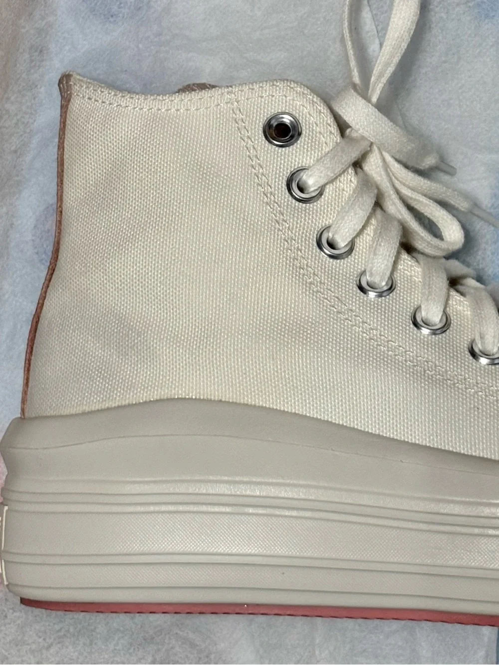 Women’s Converse Chuck Taylor All Star Move Platform high top size 7